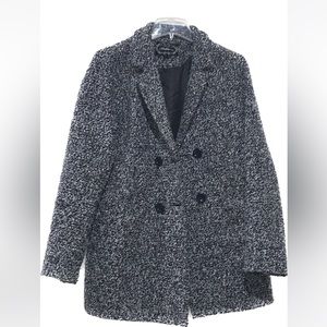 Ambiance black, grey, white coat